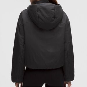 ☑️ LULULEMON Water-Resistant Insulated Hooded
Jacket Black XS